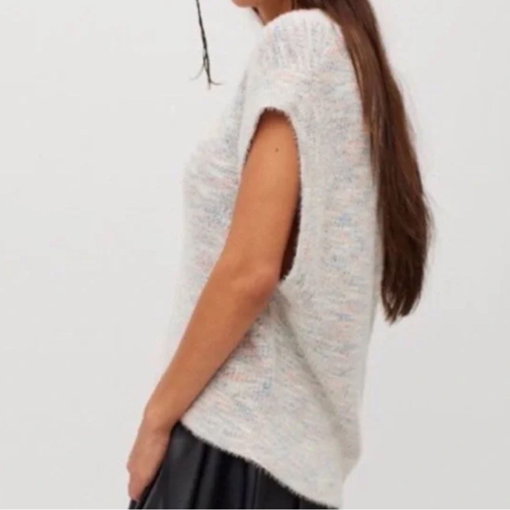 NWT Aden sweater vest by BDG from Urban Outfitters in size Medium - Picture 4 of 12